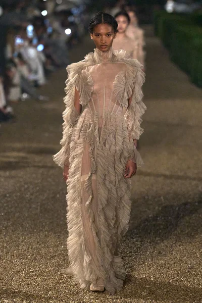 Look 64
